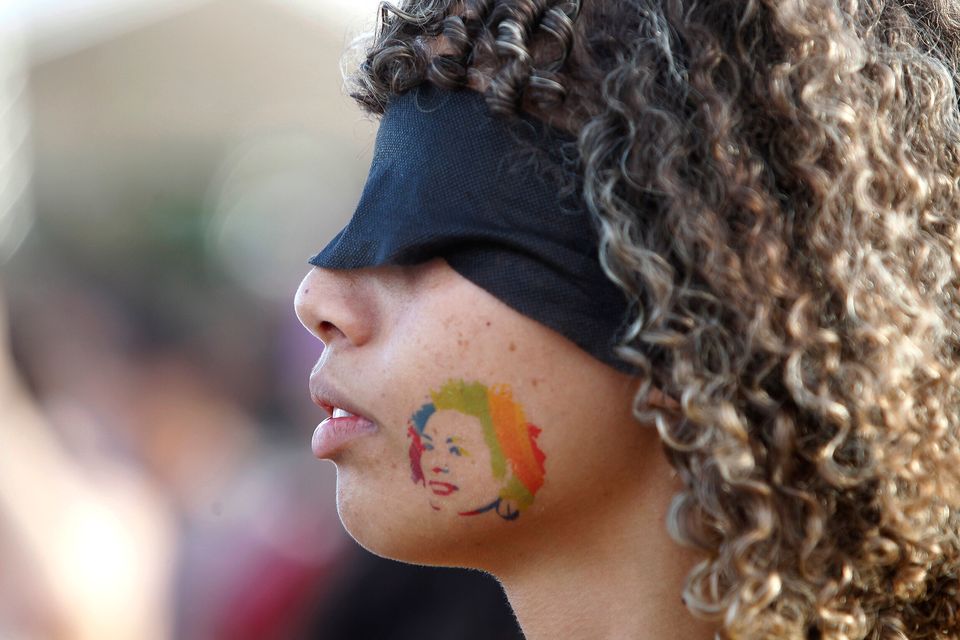 Jovem com a imagem da vereadora Marielle Franco, assassinada em 2018, participa de protesto no dia 8...