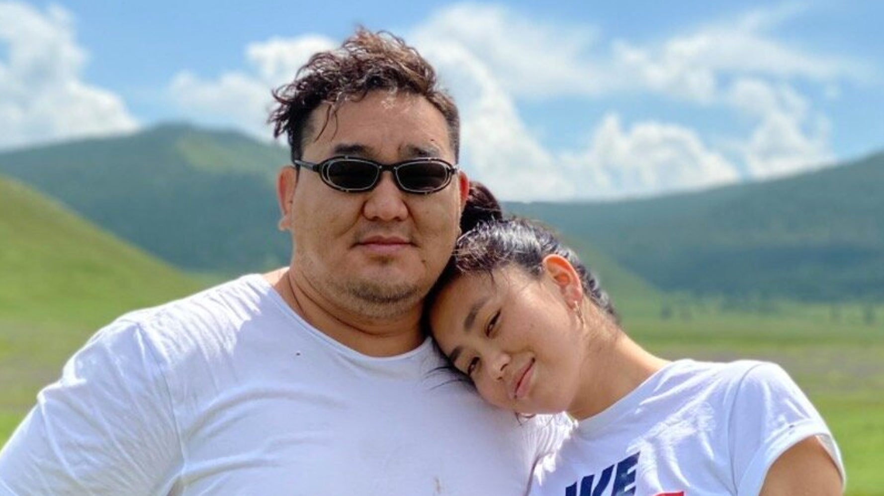 元横綱 朝青龍が再婚発表 2ショット写真を公開し 結婚する事になりました ハフポスト 元横綱 朝青龍が再婚発表 2ショット写真を公開し 結婚する事になりました ハフポスト