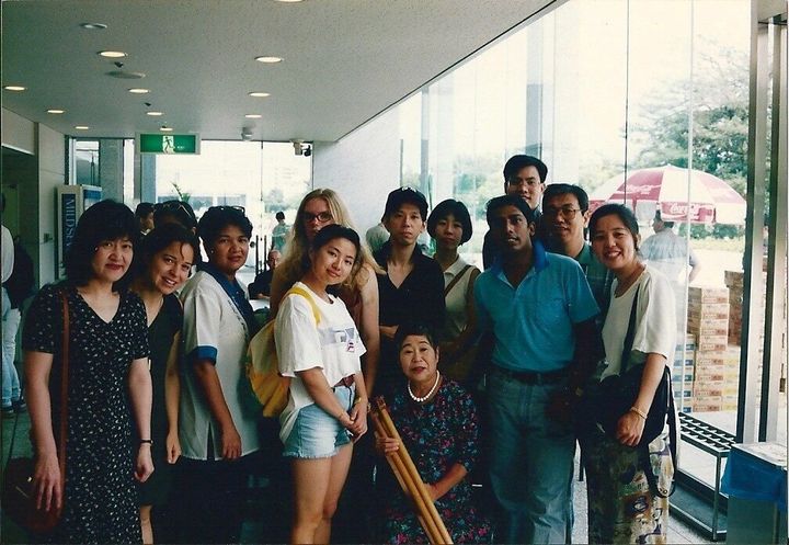 沼田鈴子さん（前列、中央右）