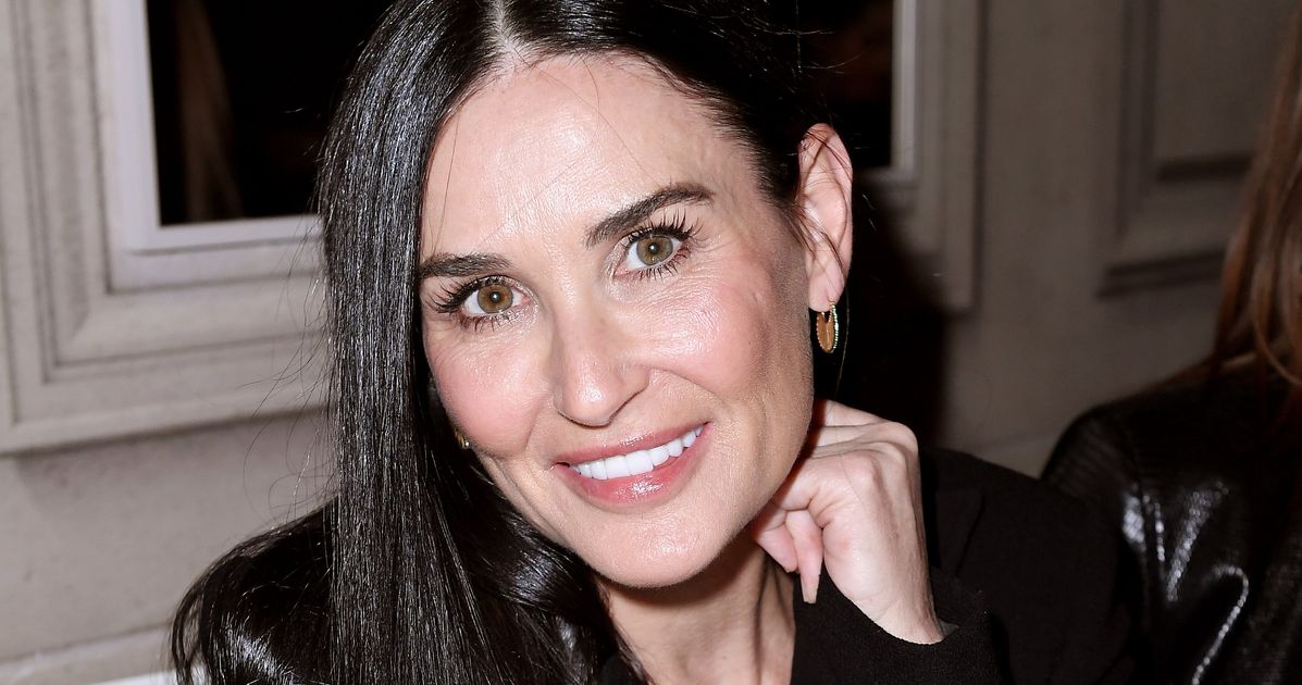 Addio capelli neri: Demi Moore diventa bionda sul set (ed Ã¨