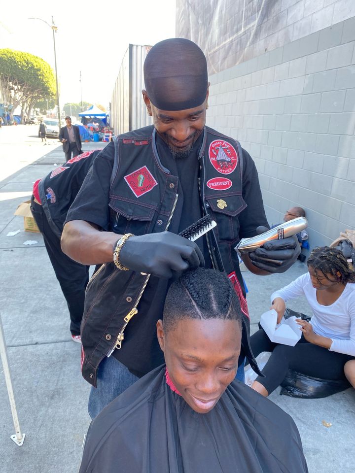 A Beauty2theStreetz volunteer braids a client's hair.