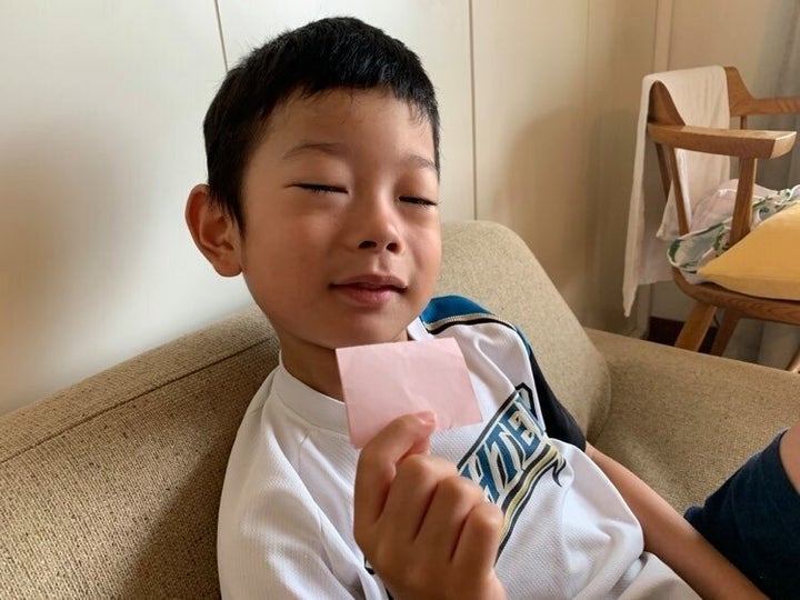 息子がもらった初めてのラブレター ぼくはままとけっこんするから だいじょうぶ ハフポスト Life 息子がもらった初めてのラブレター ぼくはままとけっこんするから だいじょうぶ ハフポスト Life