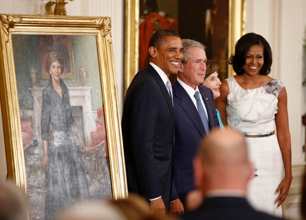 Barack Obama, George W. Bush, Laura Bush et Michelle Obama le 31 mai 2012 pour la cérémonie...