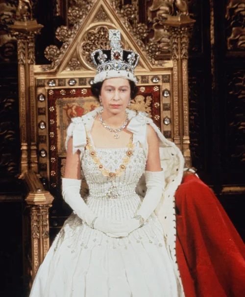 Princess Beatrice Borrows Vintage Dress From Queen Elizabeth For Her  Surprise Wedding | HuffPost Entertainment