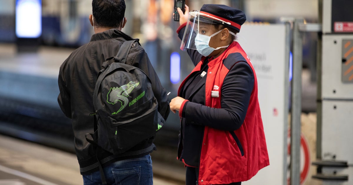 La Sncf Teste La Prise De Temperature Des Passagers A La Gare De Lyon A Paris Le Huffpost