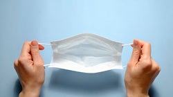 El uso de mascarillas podría explicar el aumento de casos leves de coronavirus (y esto es una gran