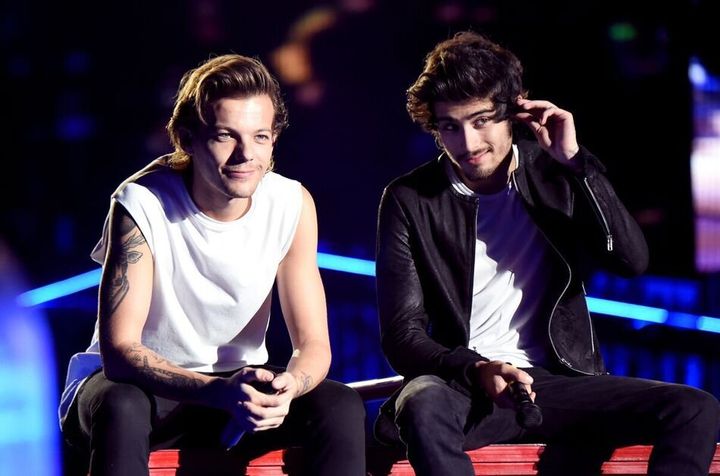 Louis Tomlinson and Zayn Malik during a 1D concert