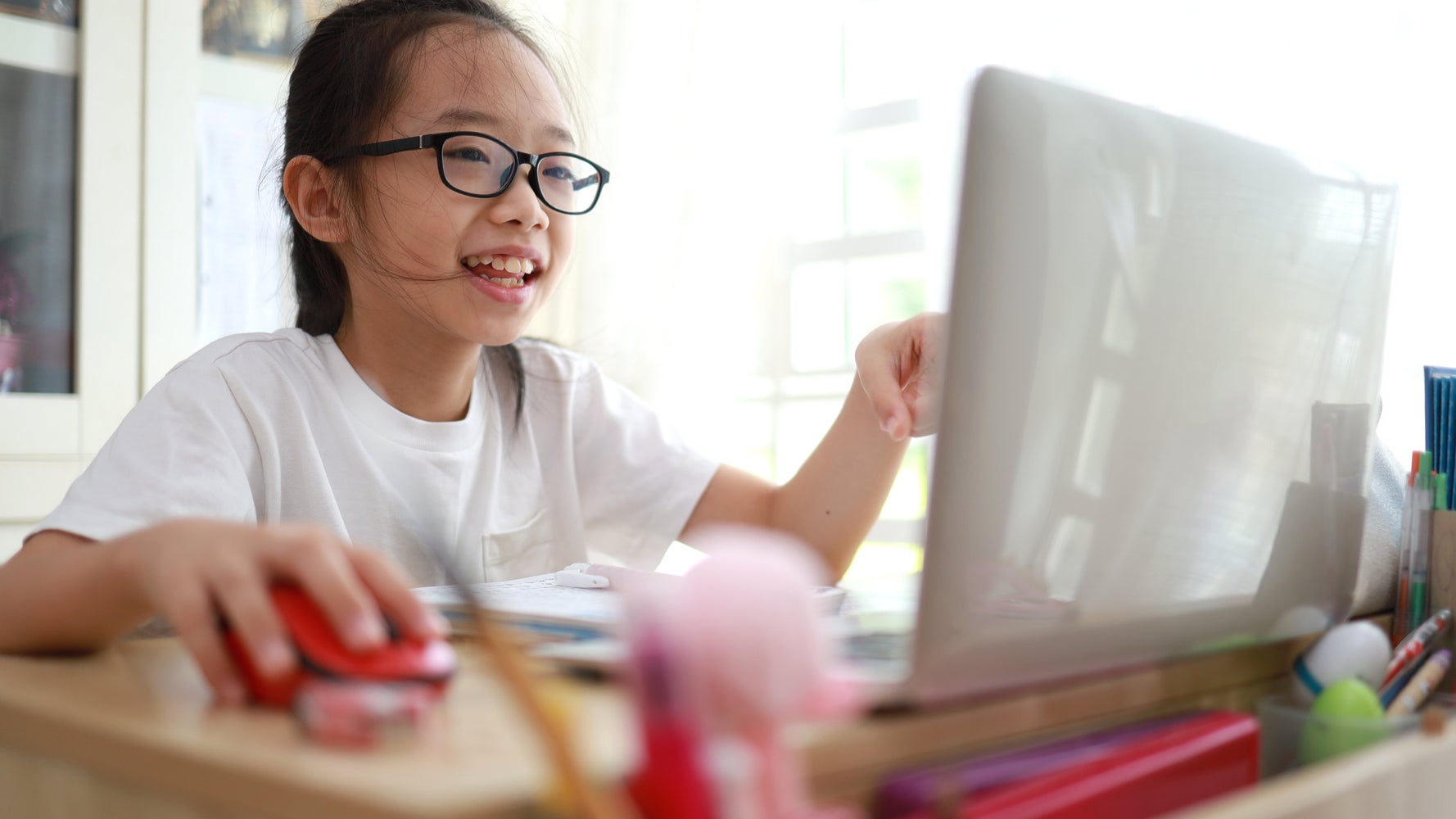 Best Desks for Kids: 12 Best-selling Kid Desks to Make Home Learning &  Homework Easier for Students, Shopping Guides