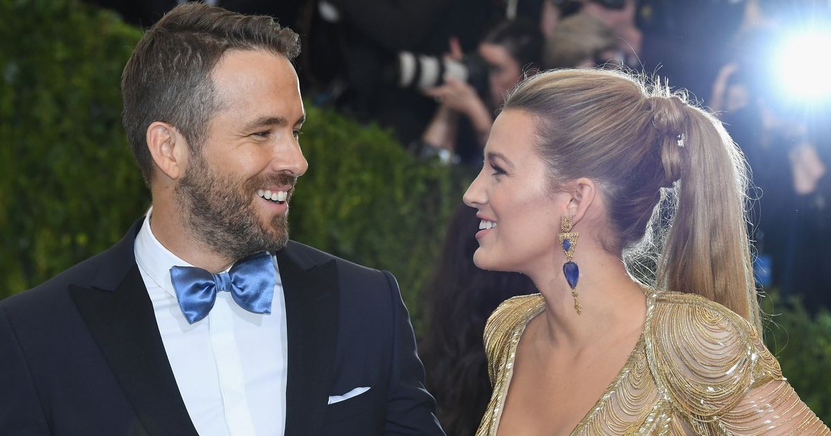 Ryan Reynolds Responds To Blake Livelys Pregnancy Joke With Out Of Office Message Huffpost 