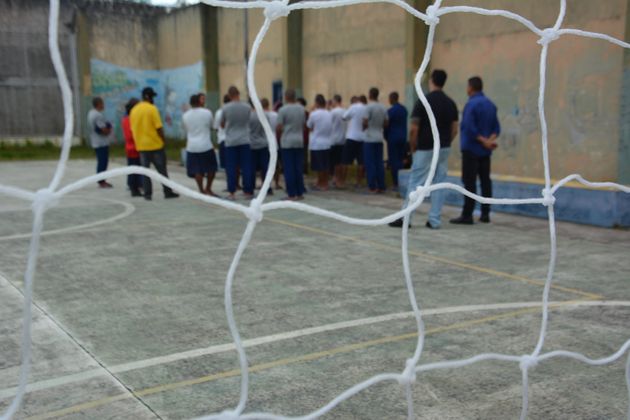 Adolescentes internados na Fundação Casa, de São Paulo, desenvolvem atividade