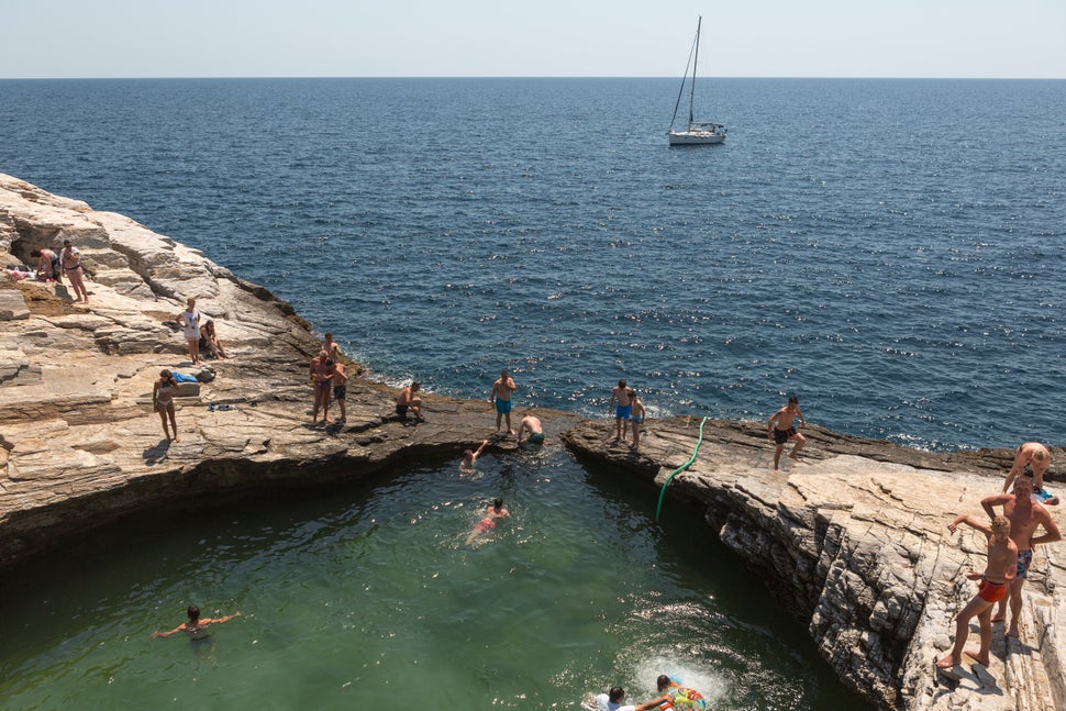 Η πισίνα της Γκιόλας στην Θάσο