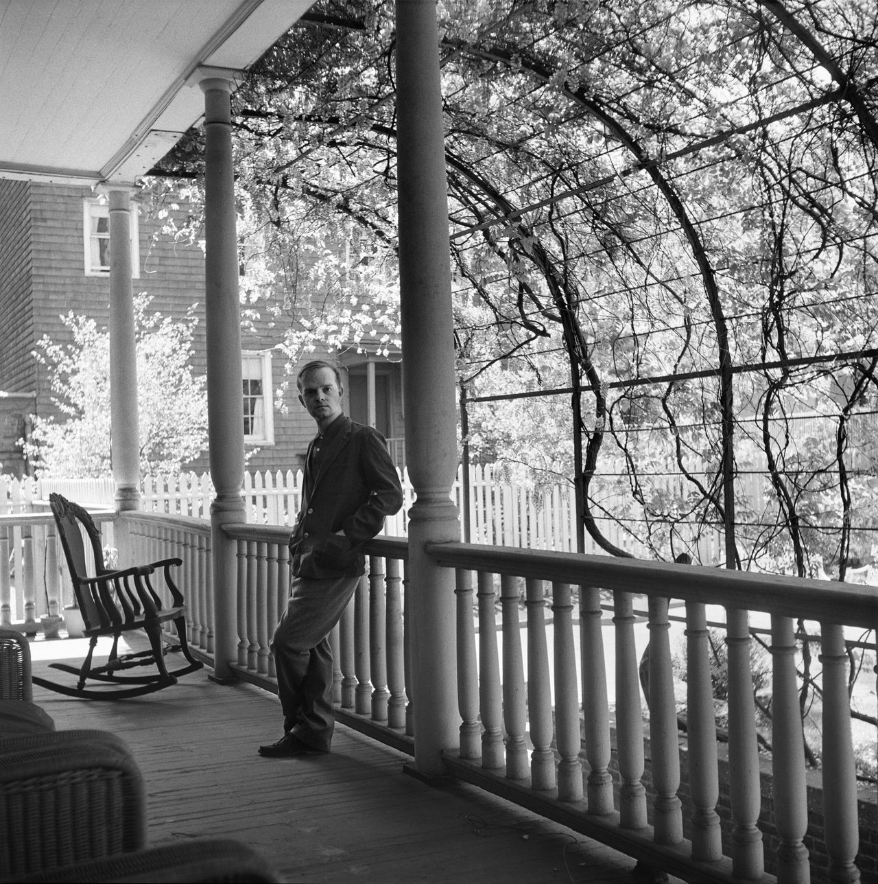 Μάρτιος 1958. Ο Τρούμαν Καπότε στο σπίτι του στο Μπρούκλιν. 