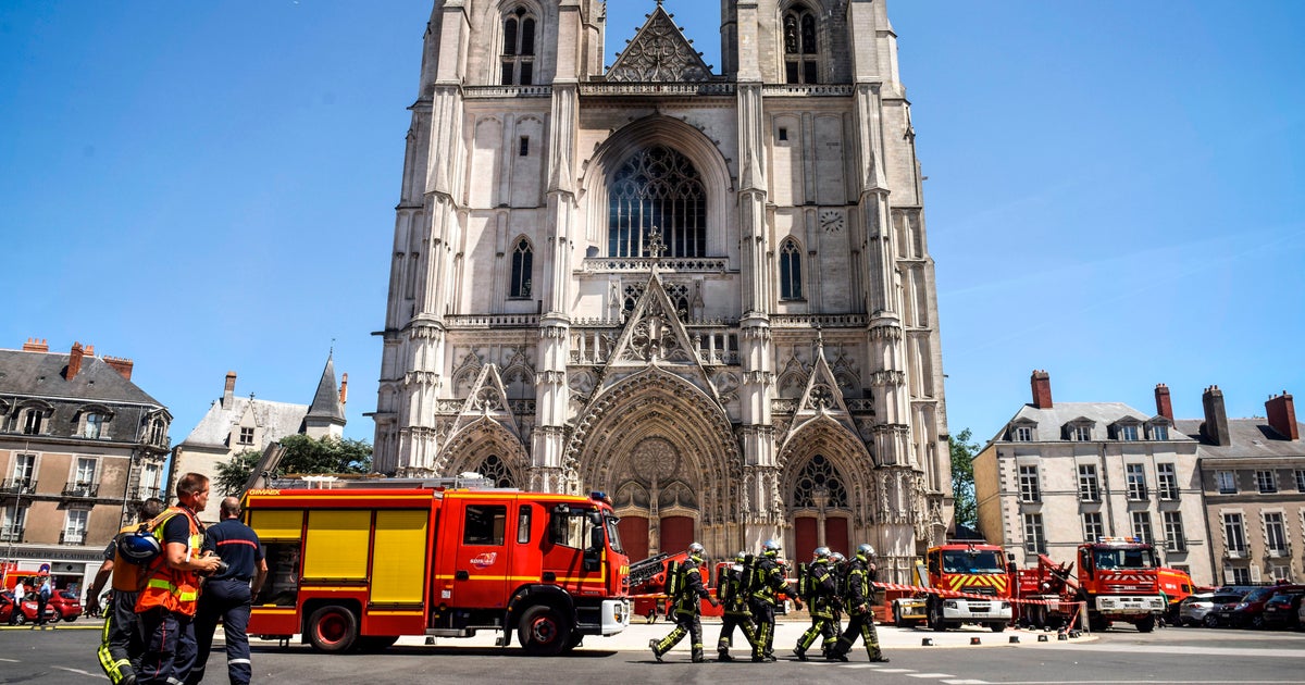 Incendie De La Cathedrale De Nantes Le Benevole A Avoue Le Huffpost
