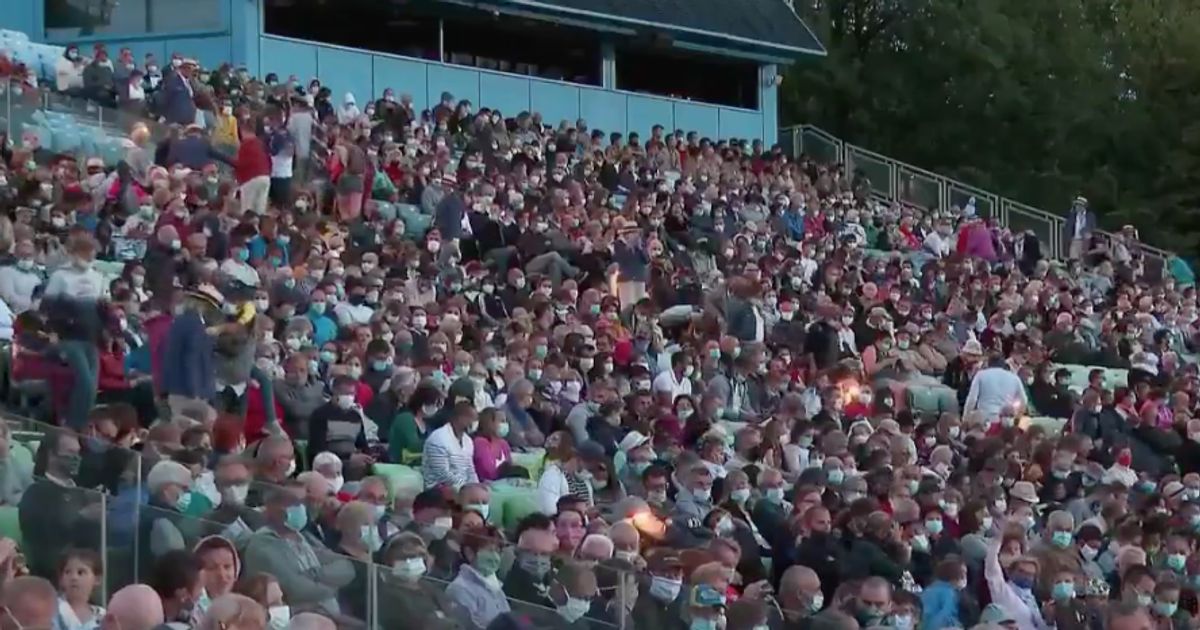 Coronavirus Le Puy Du Fou Limite Sa Cinescenie A 5000 Spectateurs Le Huffpost