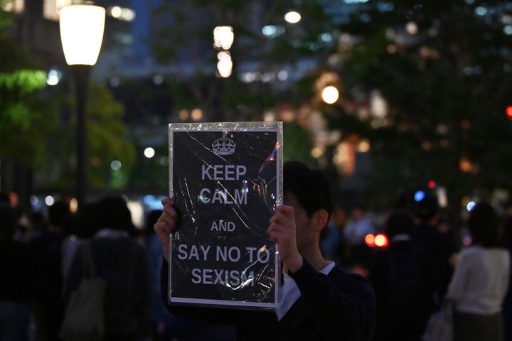 性暴力に関する刑法改正などを訴える東京都の「フラワーデモ」の参加者（2019年6月）