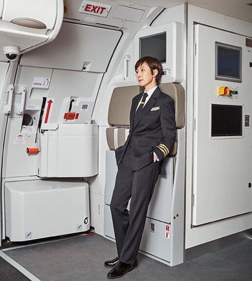 ジェンダーレス」制服を導入した韓国航空会社が反響呼ぶ。誕生の理由を