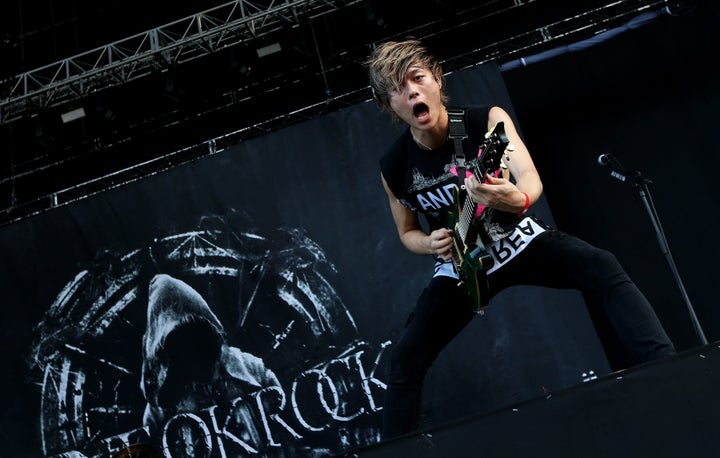 One Ok Rockのtoruさん 新型コロナ感染で入院 現状 容体は安定 ハフポスト アートとカルチャー One Ok Rockのtoruさん 新型コロナ感染で入院 現状 容体は安定 ハフポスト アートとカルチャー