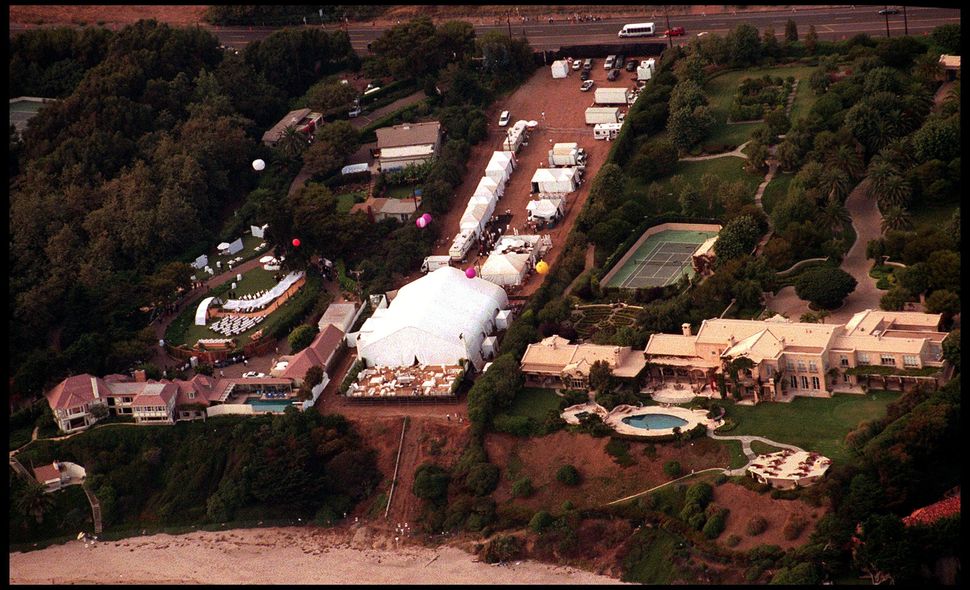 An aerial view of Brad Pitt and Jennifer Aniston's wedding venue in Malibu, CA