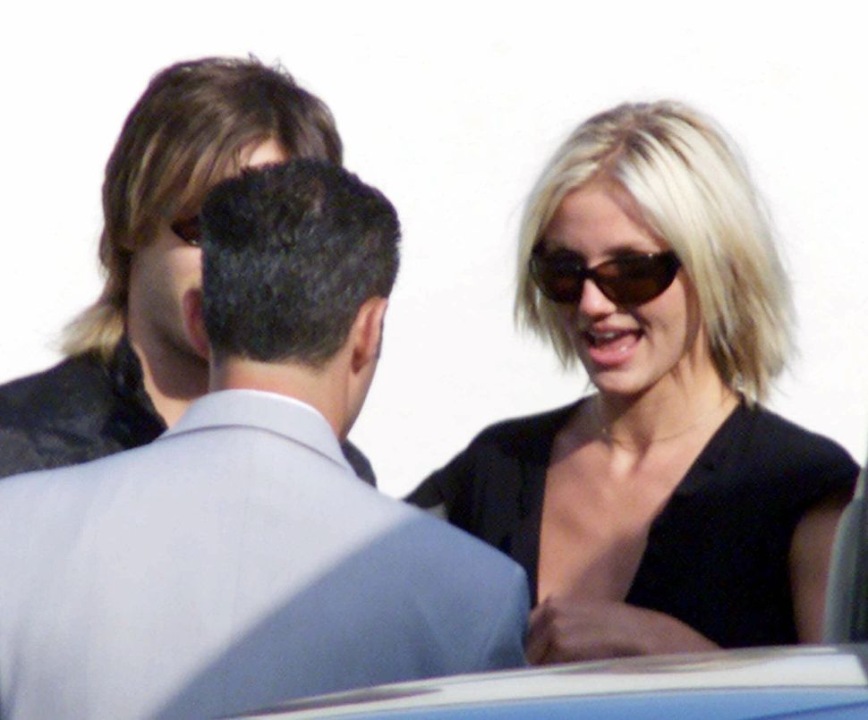 Cameron Diaz talks with unidentified guests at the wedding of Brad Pitt and Jennifer Aniston