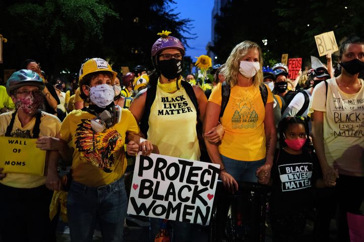 抗議する女性たち / オレゴン州ポートランド 7月27日