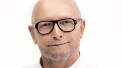 Muere Carlos García-Calvo, cronista de estilo de la reina