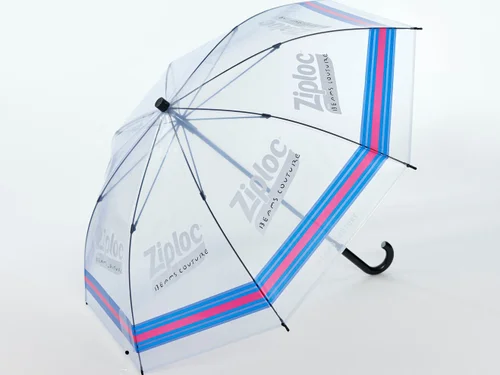 ジップロックを傘にリサイクル ⇒ 駅でシェアリングするサービスが