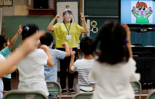 無言の給食中に手話学習 めぐり論争に ろう者の女性は 賛成だけど 美談の消費には複雑な思いも ハフポスト