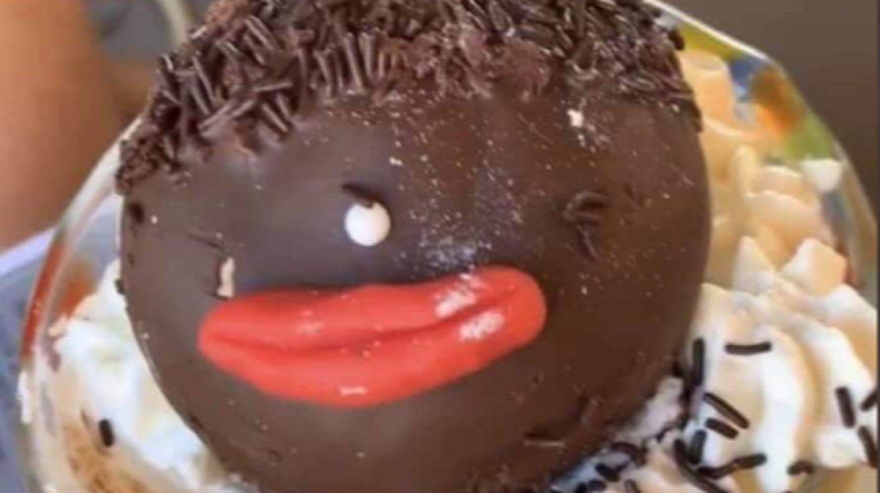 L Africaine Le Chinois Accuse De Racisme Ce Glacier De Saint Raphael Retire Ces Desserts De Sa Carte Le Huffpost L Africaine Le Chinois Accuse De Racisme Ce Glacier De Saint Raphael Retire Ces Desserts De Sa Carte Le Huffpost