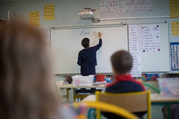 L Allocation De Rentree Scolaire 2020 2021 Sera Versee Les 4 Et 18 Aout Le Huffpost