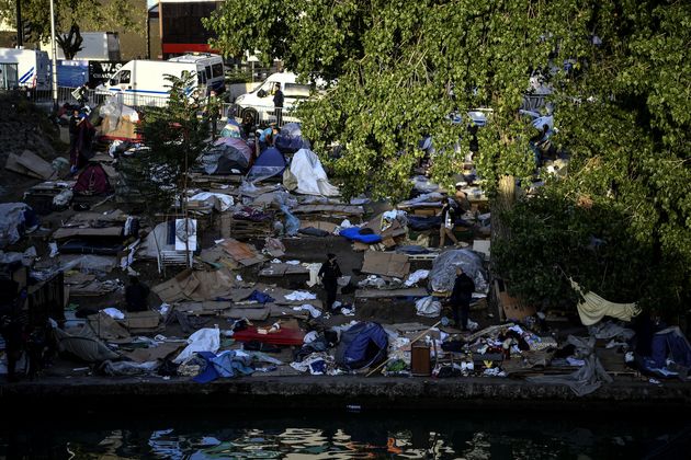 A Aubervilliers La Police Evacue Un Camp De Migrants Le Huffpost