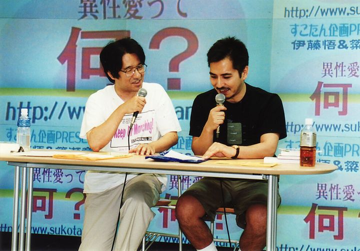 インストアイベントで話をする伊藤悟さん（左）と簗瀬竜太さん。2000年ごろの撮影。