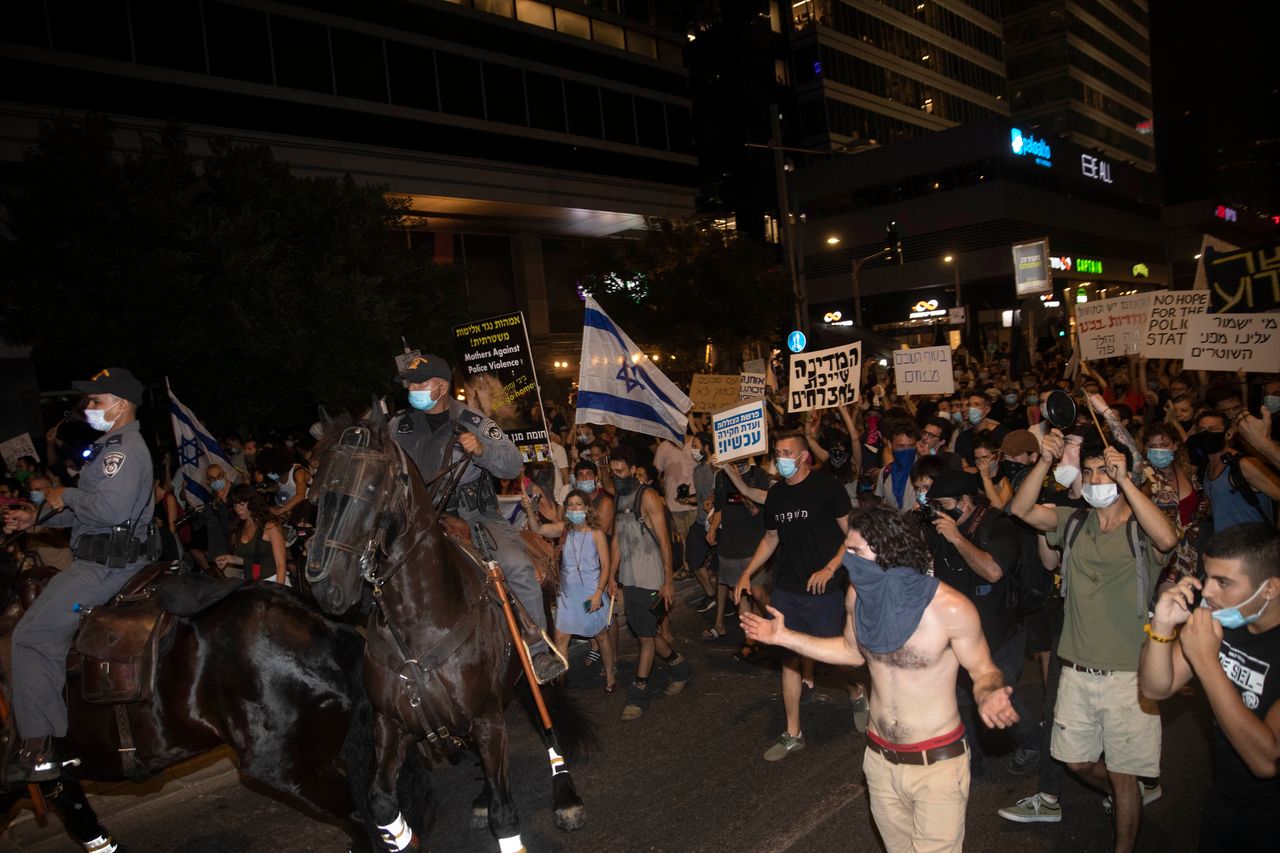 Αντικυβερνητικές διαδηλώσεις και χθες στο Ισραήλ παρά την έξαρση των κρουσμάτων. 