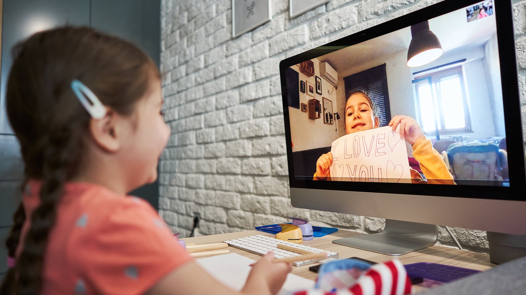 7 Ways To Help Your Kids Practice Social Skills In Distance Learning | HuffPost Canada Parenting