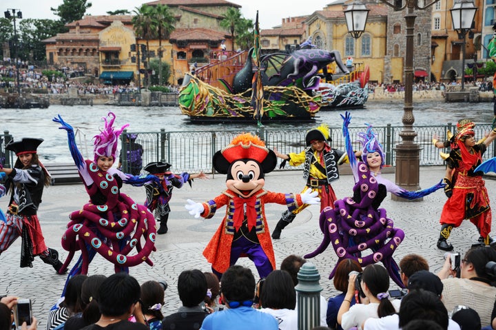 東京ディズニーランド シー ついに 年パス でも入園可能に それでも 当選者が手放しに喜べないワケ ハフポスト News