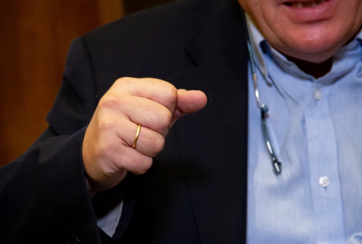 Detalle de Montero durante la entrevista