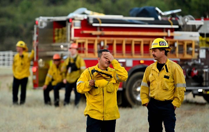 Πυροσβέστες στο Τσέρι Βάλεϊ στην προσπάθεια κατάσβεσης της φωτιάς "Apple Fire"