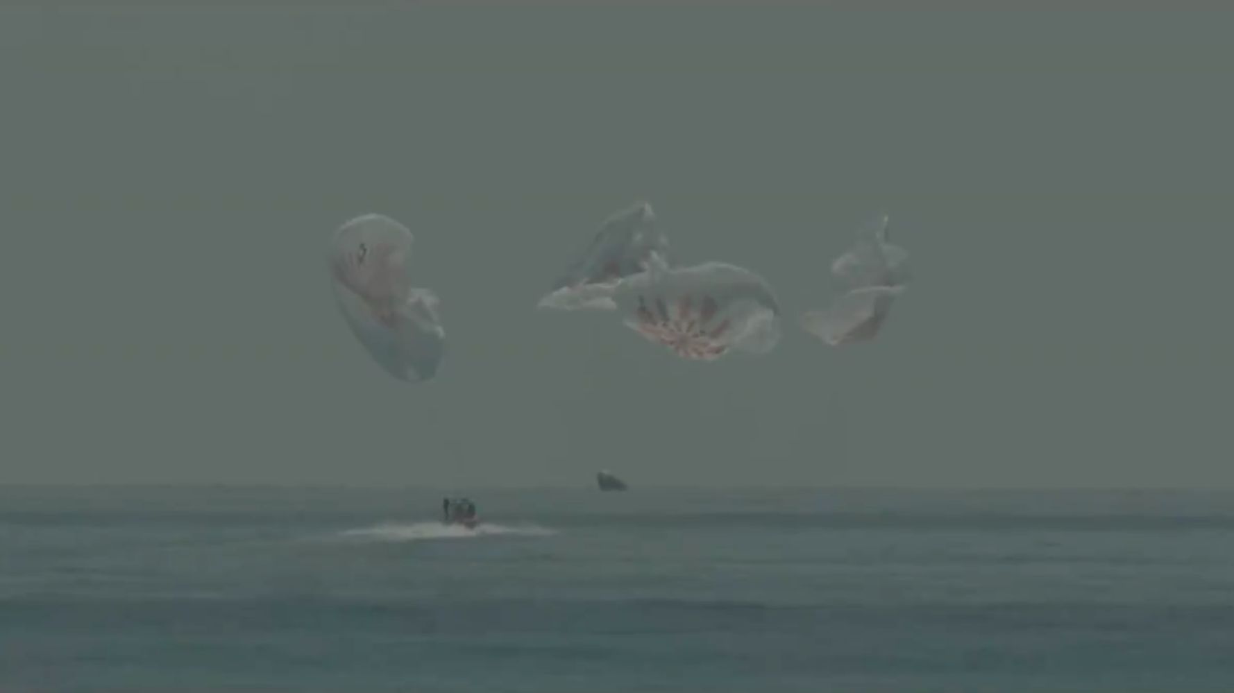 Spacex Capsule And Nasa Astronauts Make First Splashdown In 45 Years Huffpost News 2850