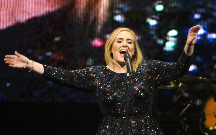 La cantante Adele en un concierto en Phoenix en 2016.