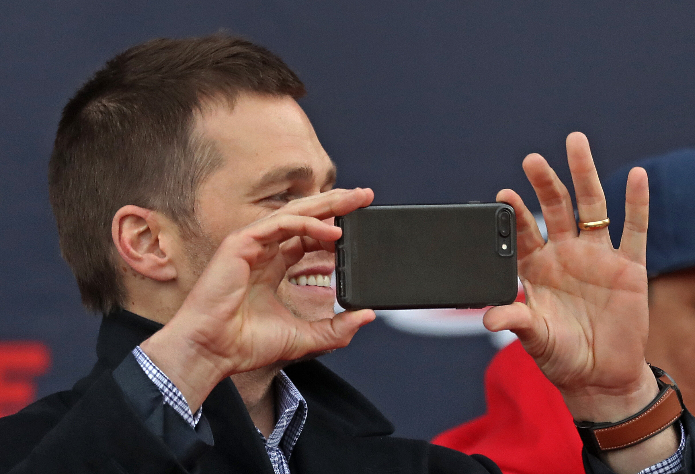 Tom Brady Has An iPhone 6 Plus And That Has Fans In Shock
