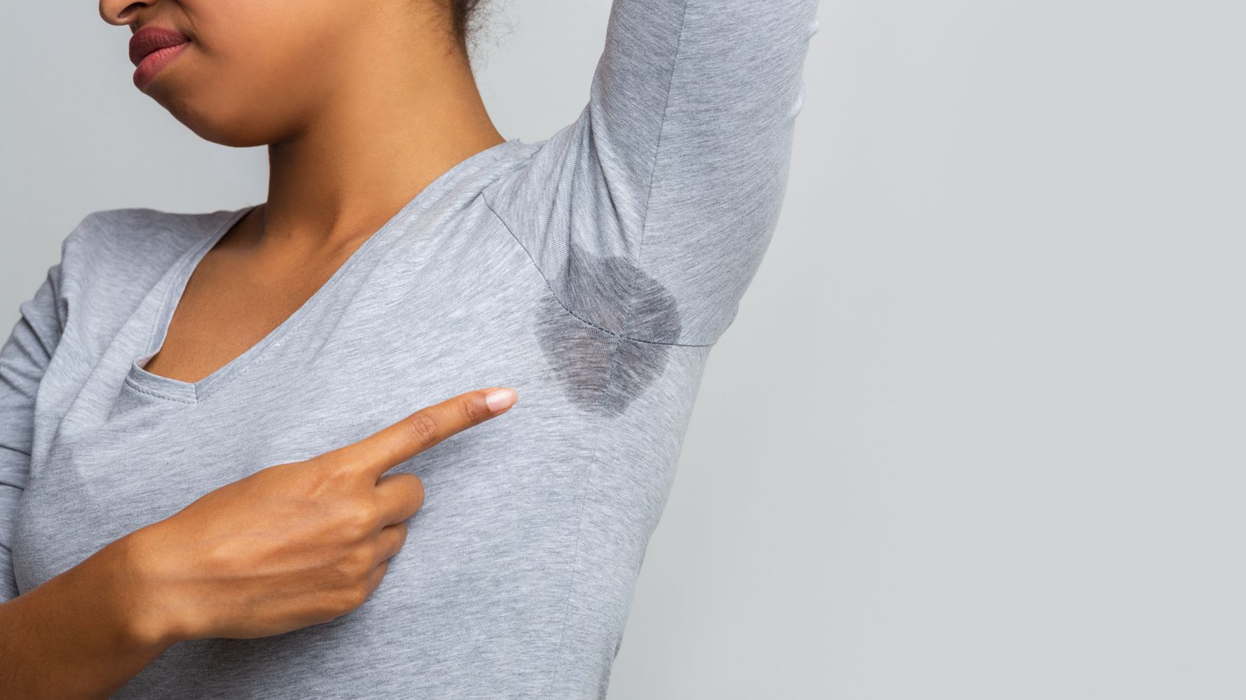 TikToker shows how to avoid sweat stains by using pantyliners