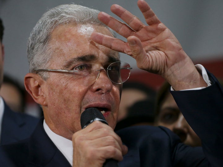 Uribe habla a sus seguidores