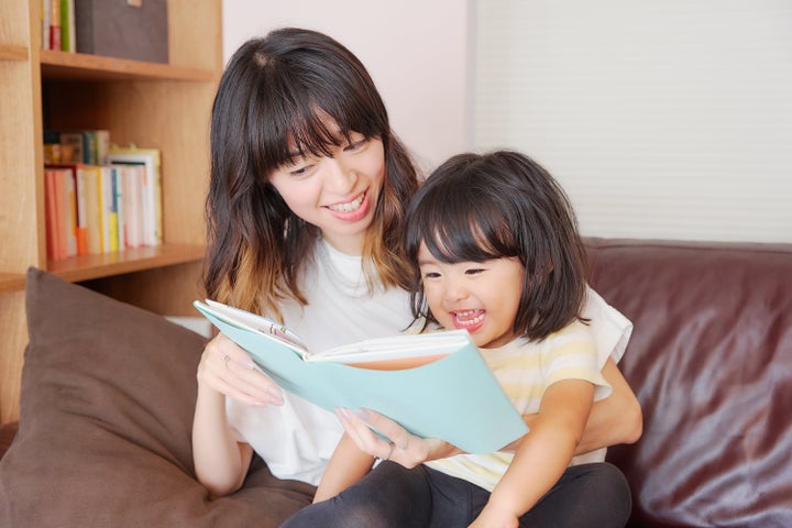 「子どもを授かり、ひとりでゆっくり読書する時間はほぼゼロになった」というディレクター／エディターのI。本といえば「絵本」の生活が続いていたが、ある変化が……。