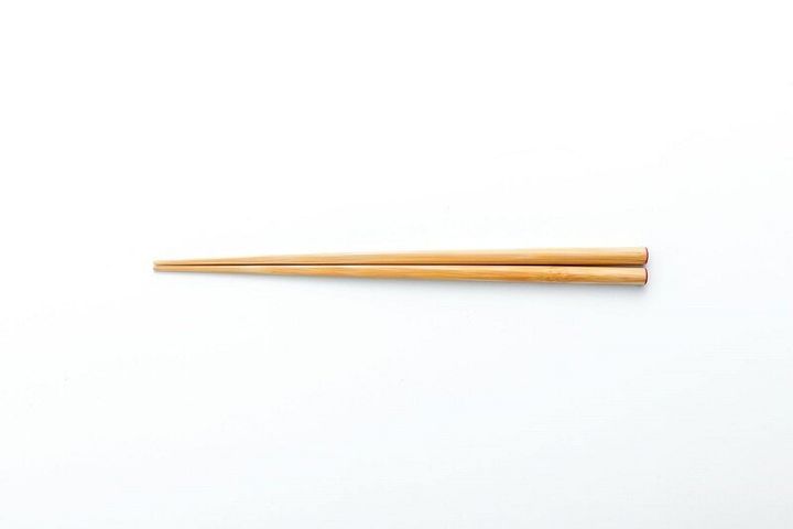 熊本や福岡の山から刈り取った天然竹でできたオリジナルの箸 okaeri