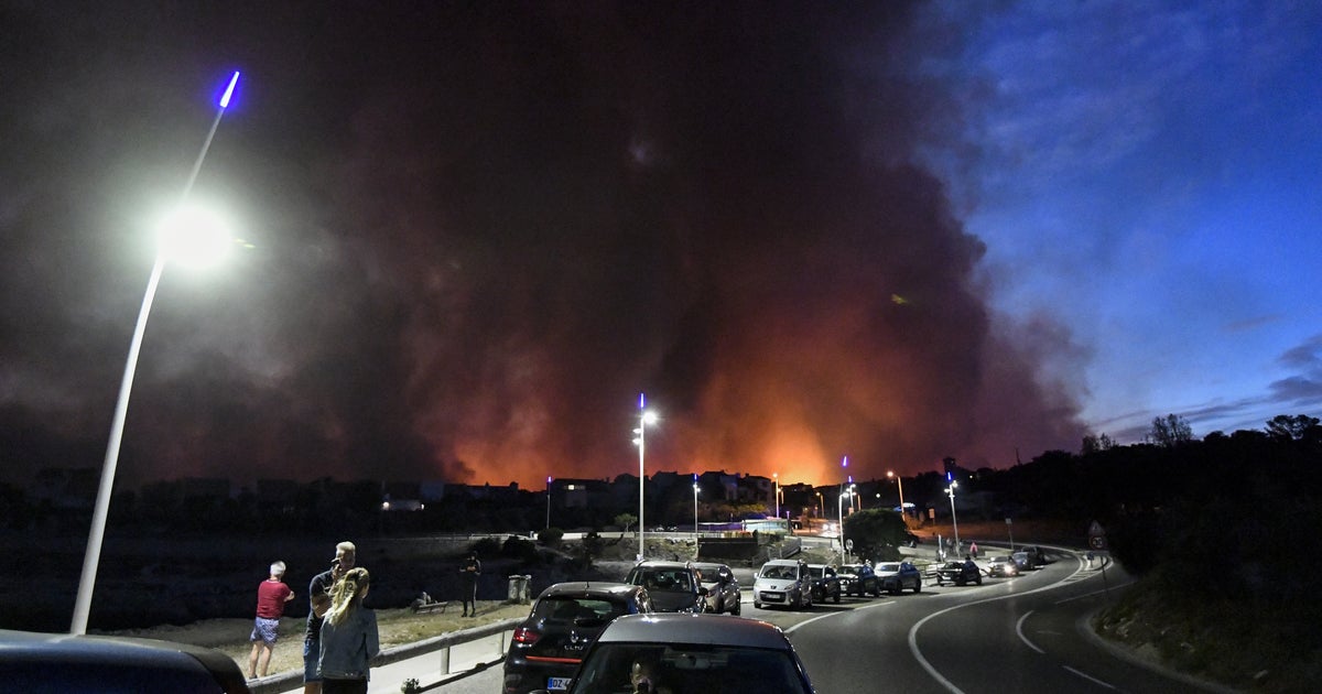 Incendies Autour De Martigues 2700 Personnes Evacuees Le Huffpost