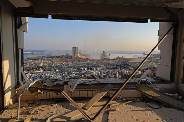 "Lasciate Beirut". Almeno 100 morti e 4000 feriti nell "Lasciate Beirut". Almeno 100 morti e 4000 feriti nell