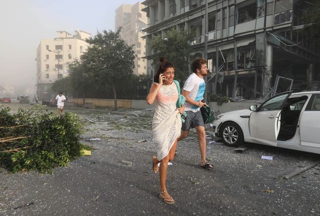Busca por sobreviventes segue em Beirute, que tem até 300 mil
