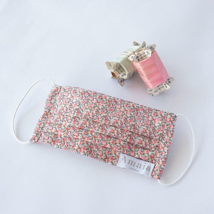 Mascarilla de Amaia London.