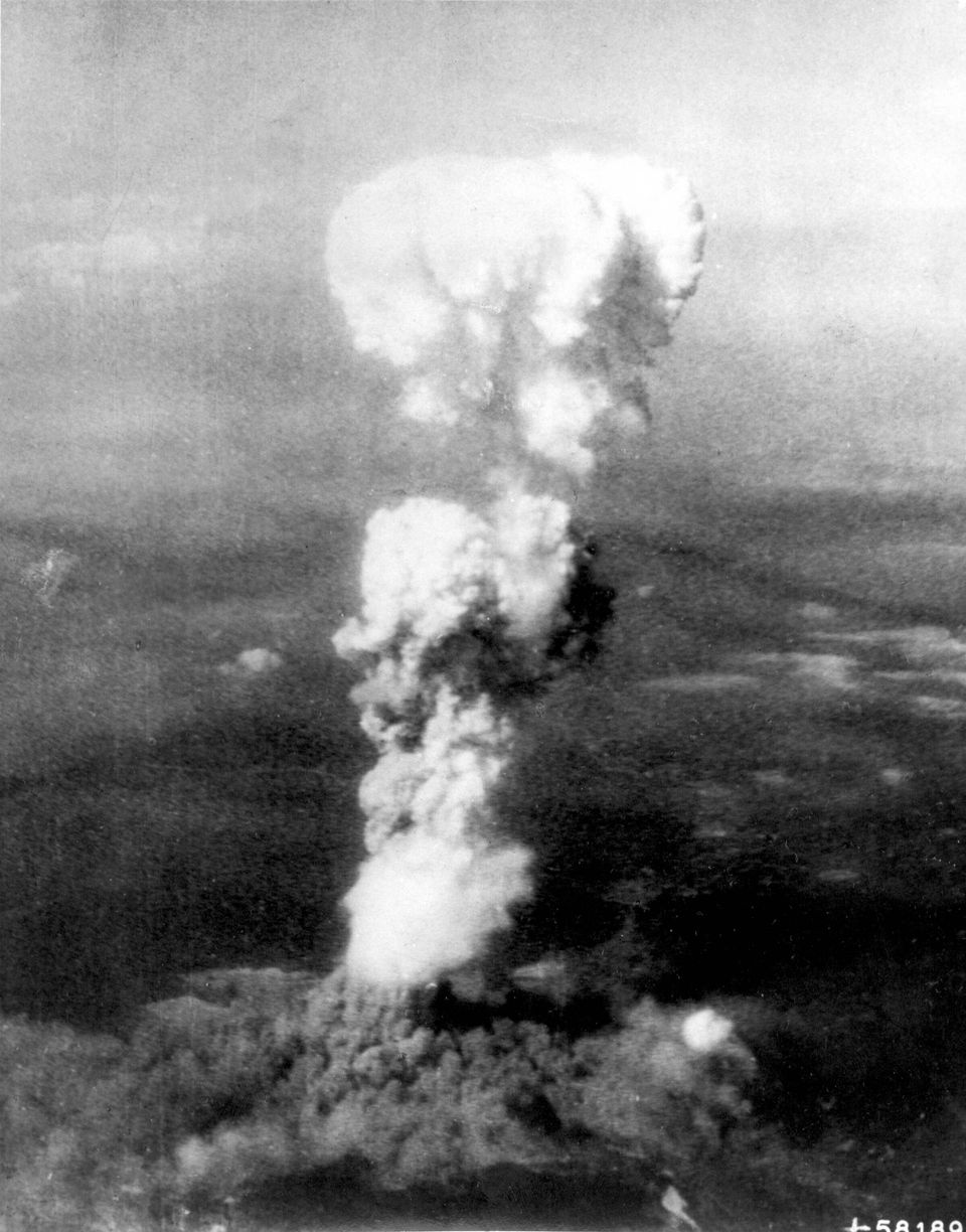Imagem da explosão causada pela bomba nuclear sobre Hiroshima, em 6 de agosto de