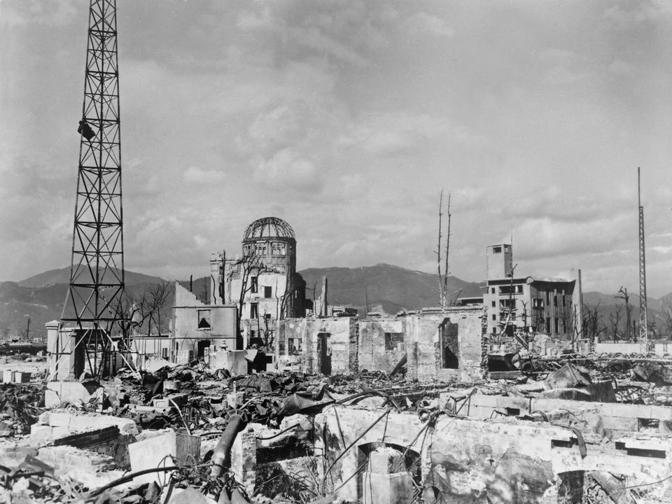 O domo destruído, que hoje abriga o Memorial da Paz de Hiroshima, pertencia ao prédio da Exposição Comercial...