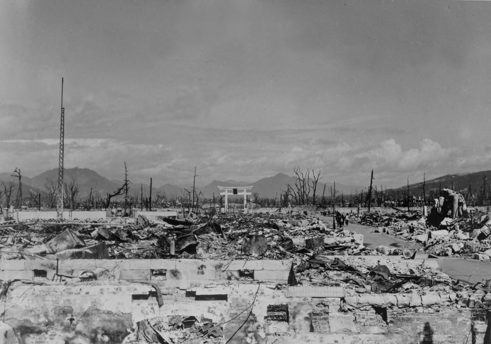Nagazaki ainda sob os escombros em março de 1948, menos de 3 anos após a